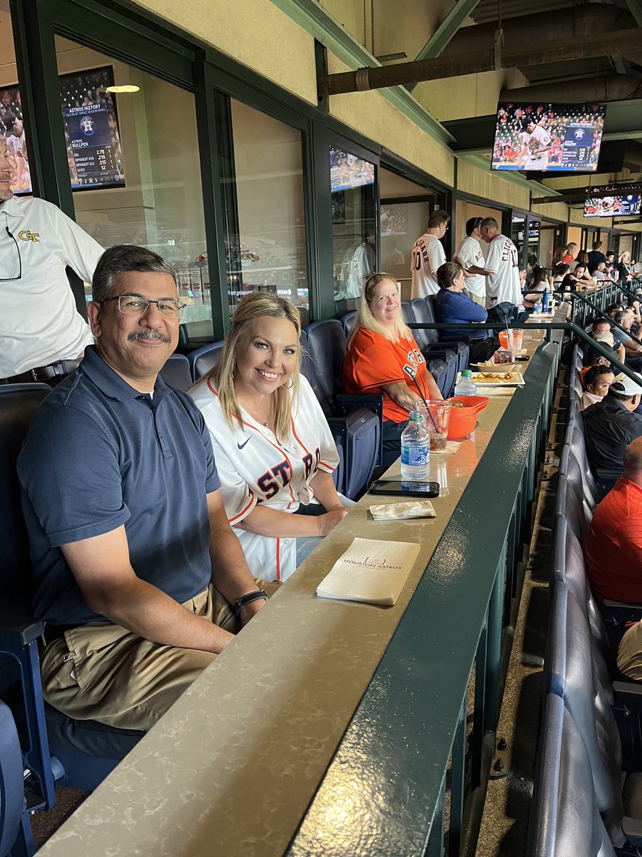 Houston Astros with the team. ⚾️ And a special farewell to Abu. Phil couldn’t hold back the tears. Hector Chahin and team got a IAH gem! ⭐️