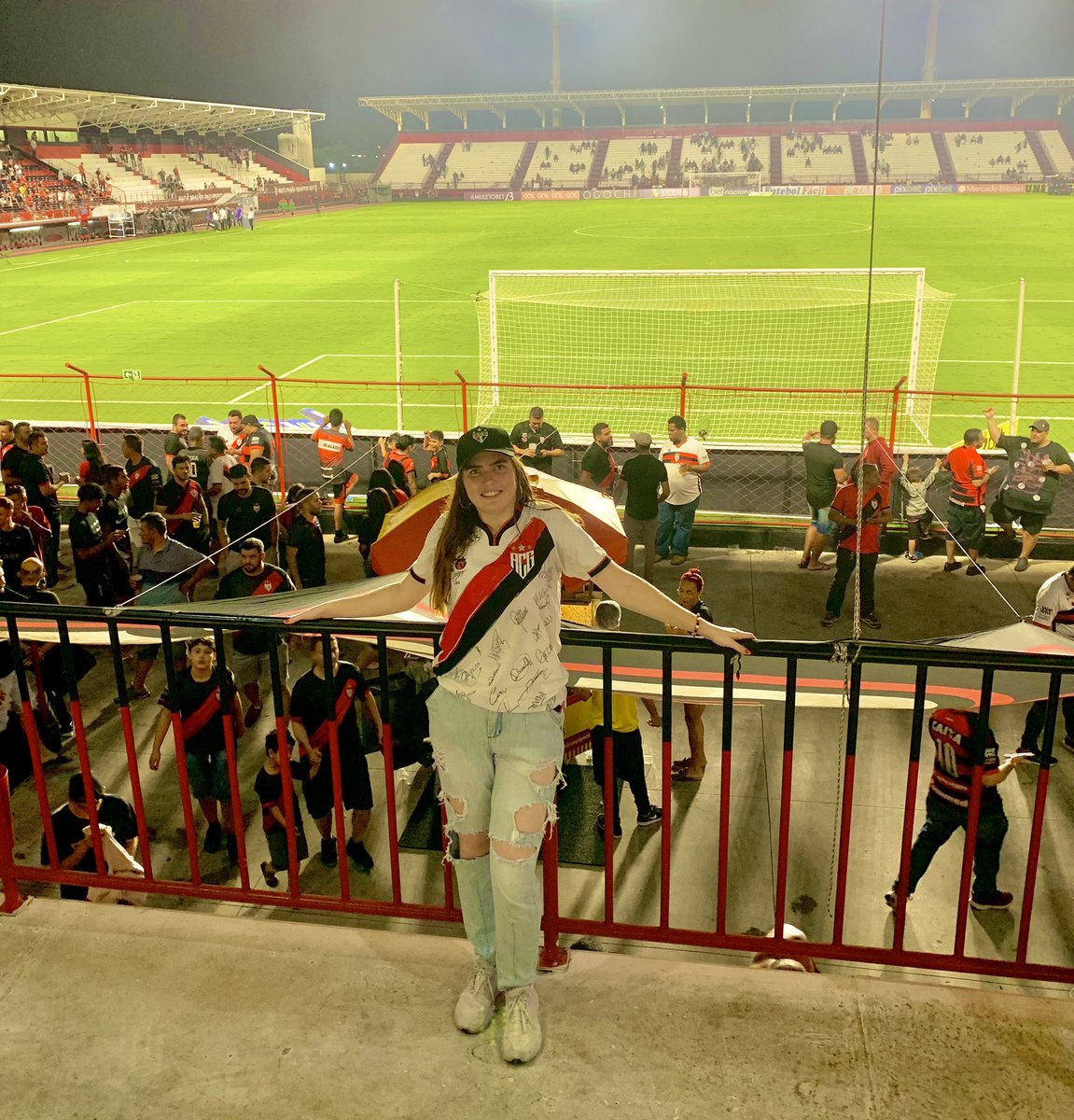 Vitória Importantíssima!!🐉 

Te amo <a href="/ACGOficial/">Atlético Goianiense</a> 🇹🇹🔴⚫️