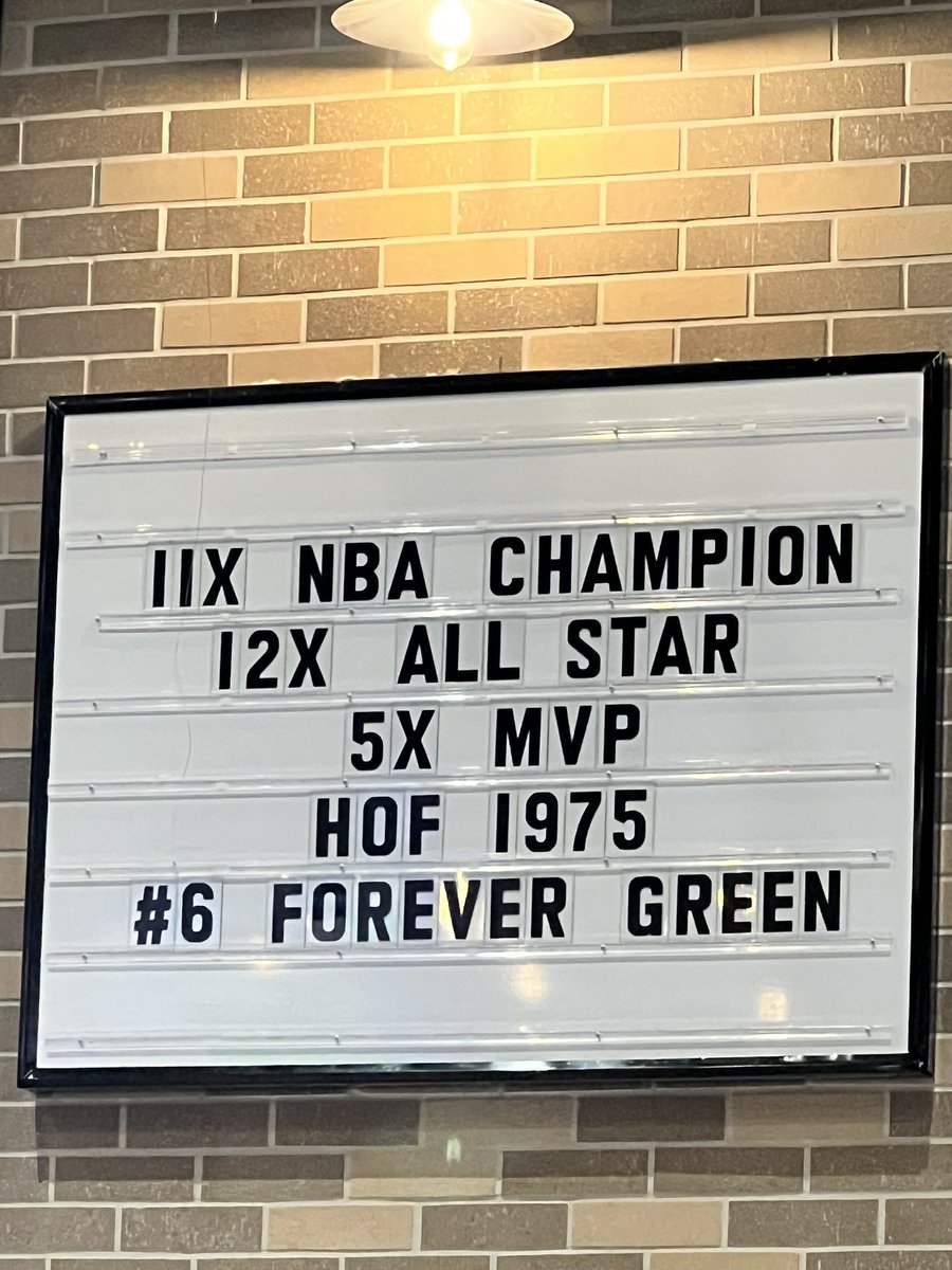 BriMarieD's tweet photo. Legends never die ☘️🙏🏻 #RIP6 #BillRussell #Celtics #TDGarden #Bleedgreen https://t.co/MwmxgCfOsU