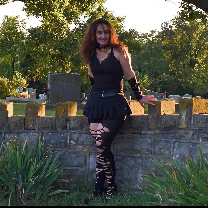 elizgreen80's tweet photo. More #cemetery photos are available on my #instagram! Follow my link! https://t.co/rFTWZkmDVW #photography #photoshoot #model #modeling #modelgirl #goth #gothic #gothfemales #gothchick #gothober #alternative #alternativedoll #spooky #October2022 #CurvyVoluptuous #thighpics https://t.co/ZkIDvyotHt