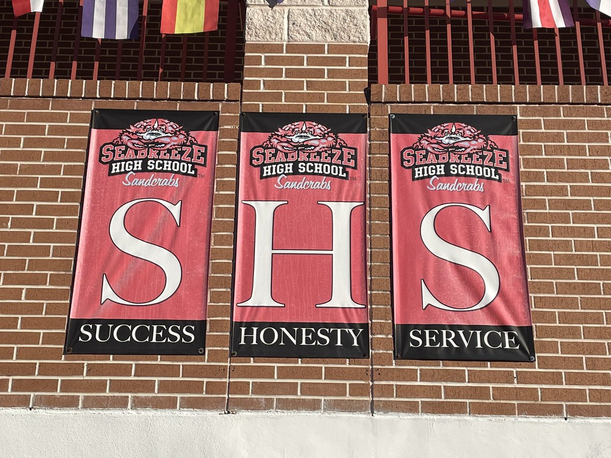 It was a great first day back to school at <a href="/SeabreezeHS/">Seabreeze High</a> !!! The #Sandcrabs were back and staff was excited to see them. Thank you Principal Harris for the hospitality !!! #VCSFamily