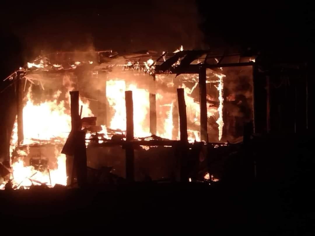 HURFOM's tweet photo. 1/3 The military junta deployed airstrikes yesterday at midnight, targeting at least three villages located 4 miles north of Three Pagodas Town near the Thai-Burma border. Villagers from Mae-Ka-Thar village, #Threepagodas #Kyainnseikyi, who recently fled... https://t.co/bxsksD43zz