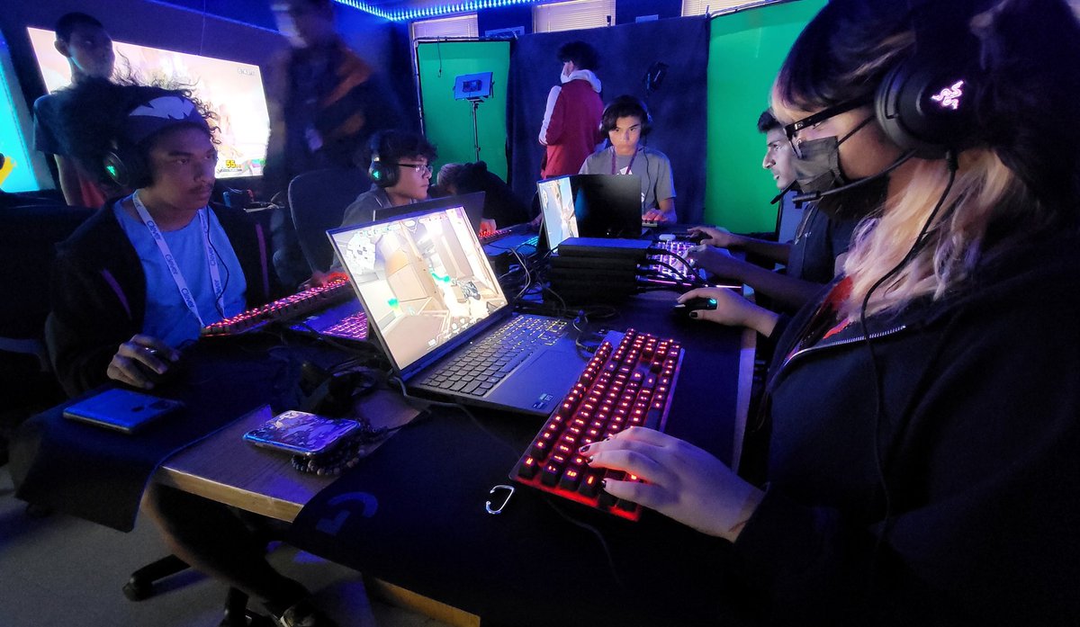 Another CYBER REDS win today!  In their first season matchup, our Valorant team was victorious over BadDog Gaming from Northbend HS in Oregon 13 to 0!  (Best of 1)!
#thedistrictesports #THEDISTRICT #esports #bigredpride