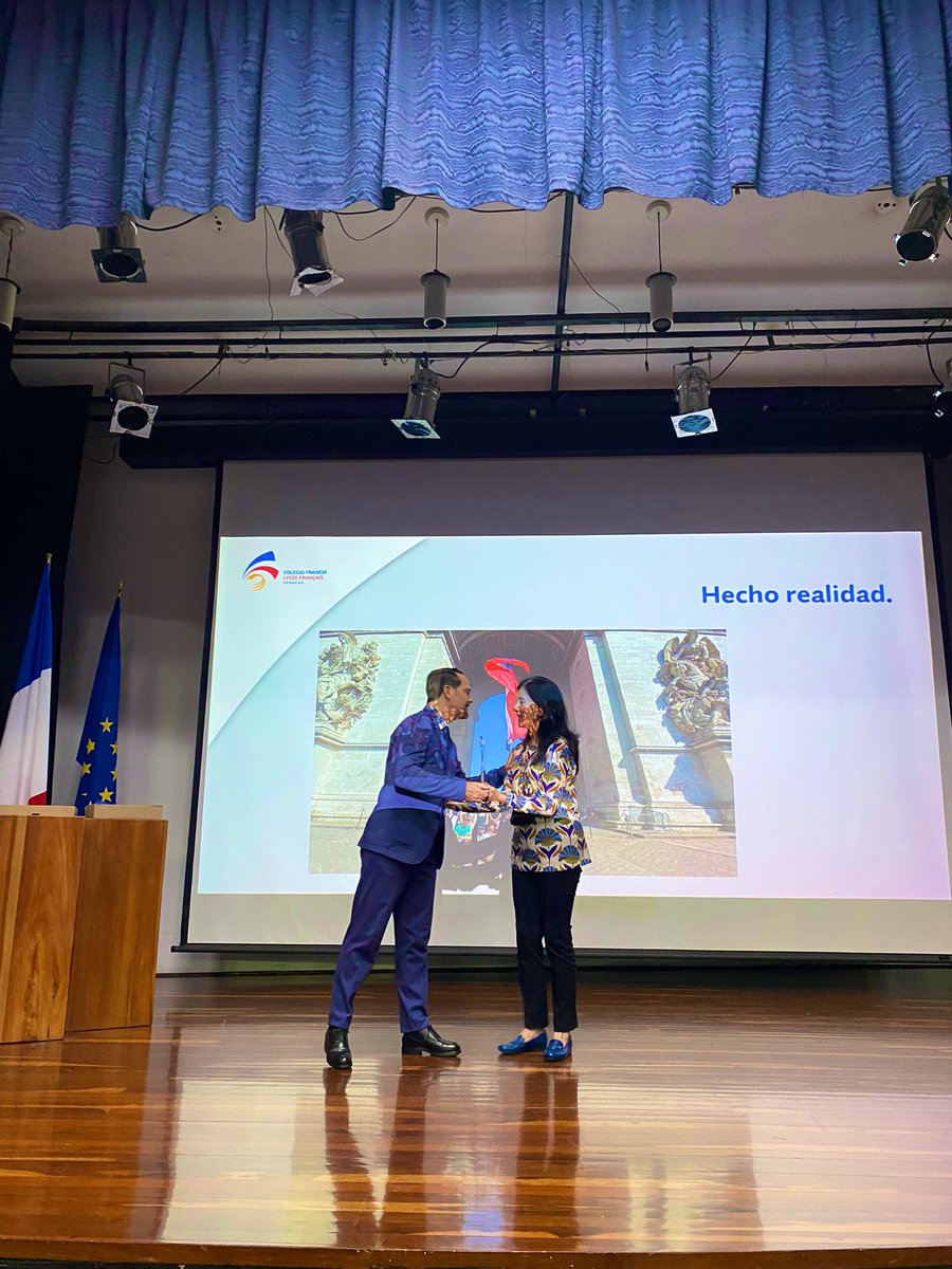 NadalDiplo's tweet photo. Hice entrega del reconocimiento Label France Education de parte del @education_gouv al @colfrasv que acredita la excelencia de la enseñanza del francés en la sección venezolana. 1 colegio, 2 idiomas, 2 paises, 1 gran amistad. Gracias a los padres por creer en el Colegio Francia. https://t.co/1wHb1aPXCN