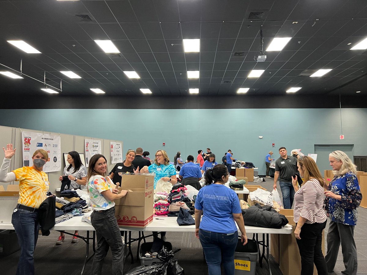 ShainaTamburr's tweet photo. We love giving back! My team volunteered at @NoteinthePocket, a local nonprofit that provides clothing to homeless and impoverished children and families. Thank you team!
#volunteering #givingback #WeAreCisco #CXPrograms #CiscoCX https://t.co/Iu2DMKPclj