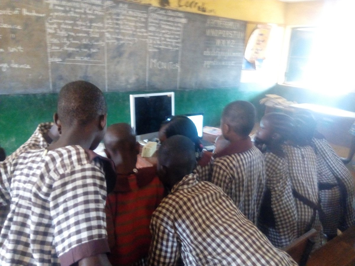 jabu_rejoice's tweet photo. Recently I met my head teacher and requested to teach the practical aspect of #computer to compliment what the teachers are teaching them.
Guest What !!!!!!
I would bringing #digitalliteracy across primary 3 to 6
#TFNFellow #teacherlife #tfnimpactstories @Teach4Nigeria https://t.co/TDJ2U04raH