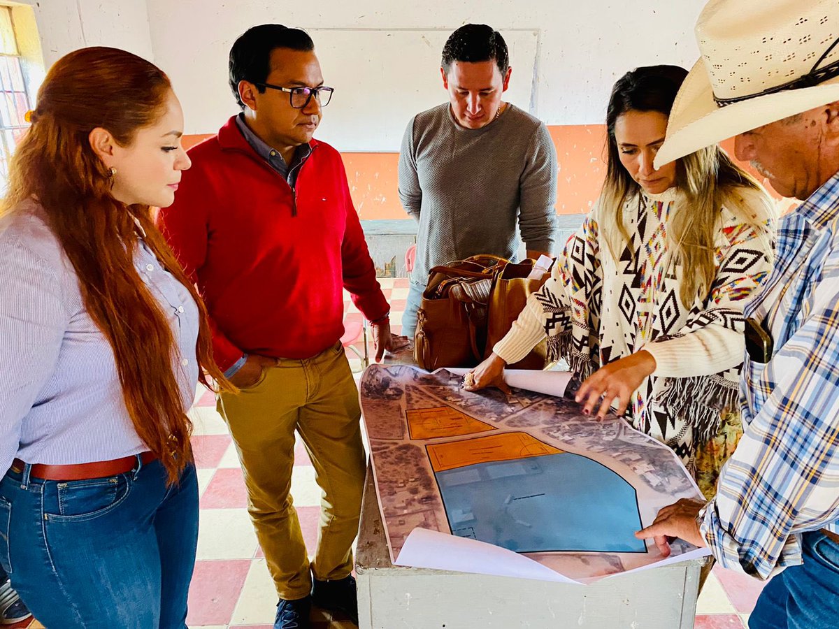 Agradezco al Ejido y a la Comunidad de Laguna de San Vicente por permitirnos  a la Fundación Nutriendo y a su servidora darles a conocer el proyecto de la Escuela de Alta Excelencia Educativa que se está construyendo en esta comunidad.