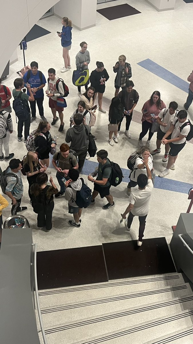HeathTims's tweet photo. Always a great tradition of our students celebrating our #freshman as they leave their #lwtl midterm @LATechCOES #COESculture https://t.co/oWc3lc19r1