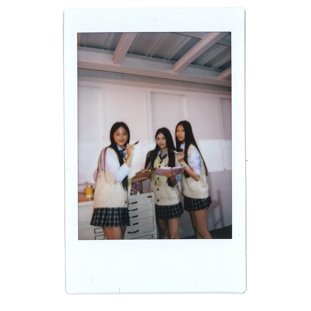KIMMIHNJI's tweet photo. We tried to will you with our super mental powers of after school life that gave you a warped perspective on an innocent, beautiful, phenomenal in every way. Cautious that your heart almost burst out of chest 🐇✧˚ ༘ ⋆｡˚ https://t.co/UrVZi2M5X5