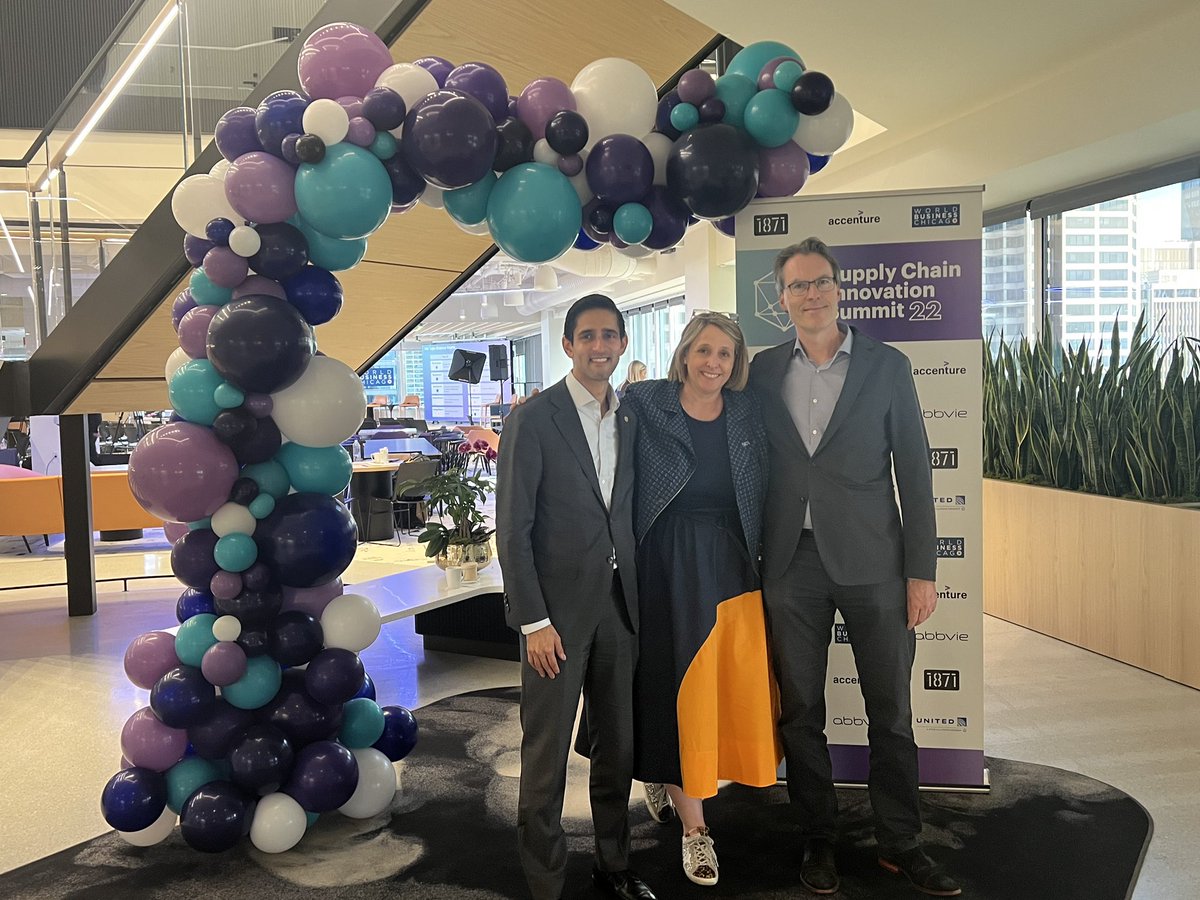 Nice to swing by @1871Chicago supply chain innovation summit hosted by <a href="/Accenture/">Accenture</a> #Chicago for a panel discussion on why companies in logistics choose Chicago for their HQ. With <a href="/mfassnacht56/">Michael Fassnacht</a> <a href="/BetsyZEO/">Betsy Ziegler</a>