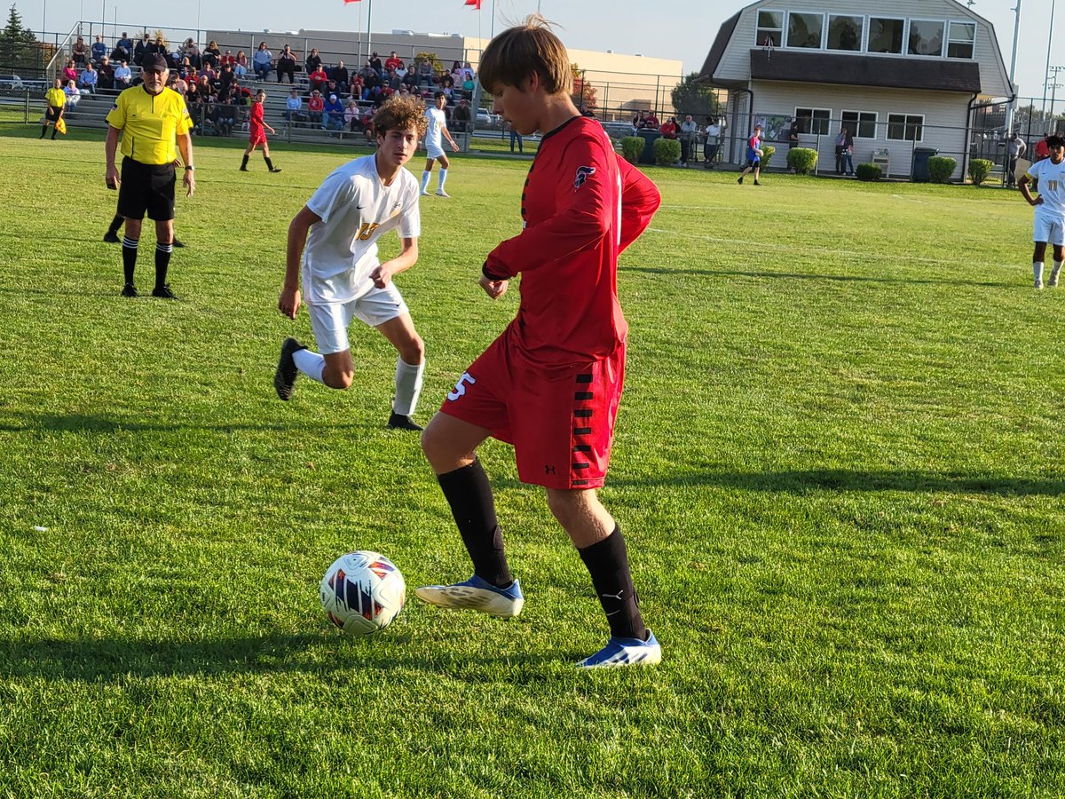 DHSBaronSoccer's tweet photo. Sad end to the season 1-0 to Snider, but so many positives that can't be taken away. We end the season at 14-2 (the 2nd best in program history), NE8 Champs, 10 shutouts (most in program history), and relationships to last a lifetime.

Proud.  Just proud.

#StrongerTogether https://t.co/EEV3zES4Hb