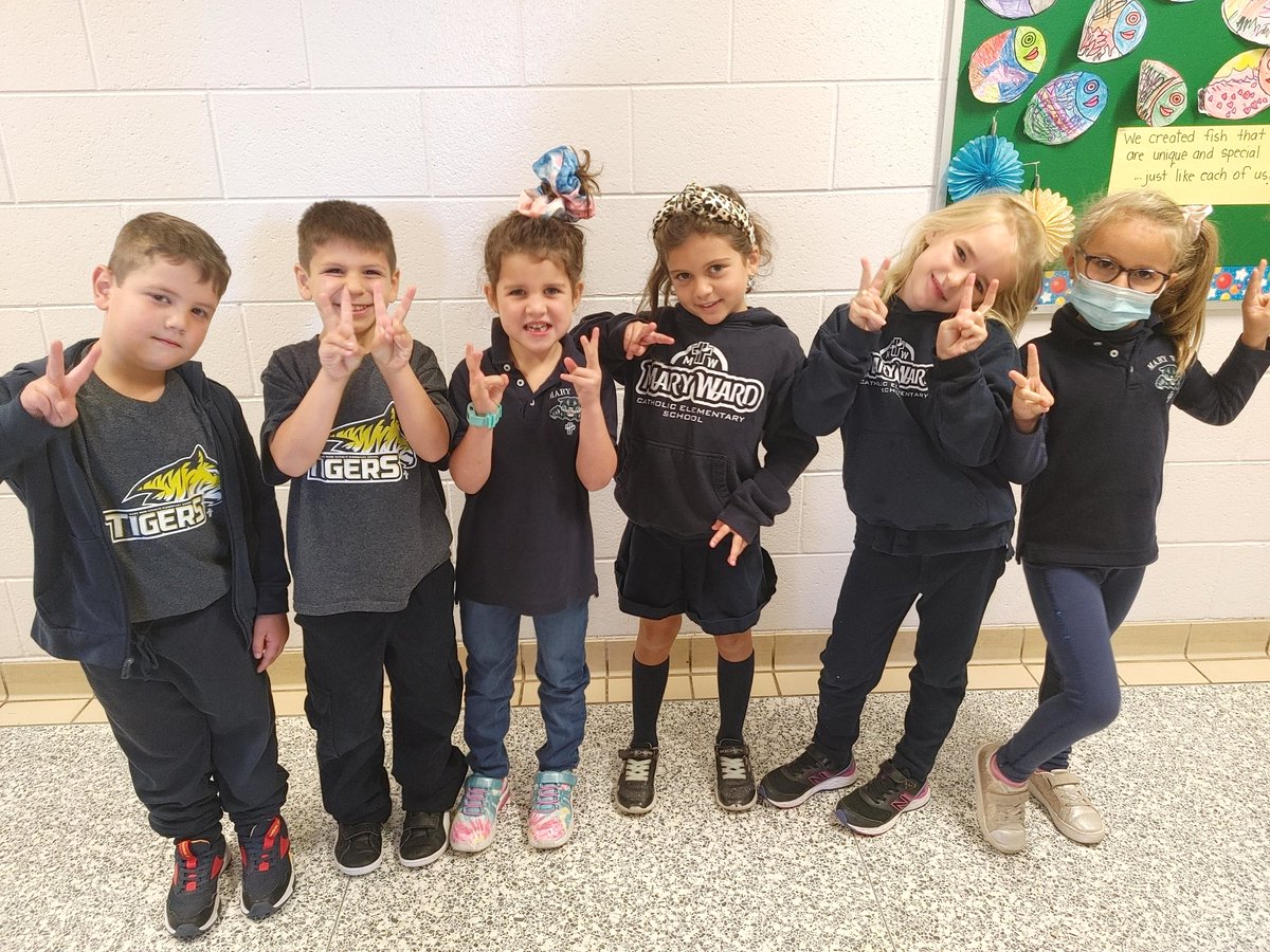 FeraBunch's tweet photo. ⭐Rockin' spirit wear today⭐ @MaryWardNF https://t.co/koGBCl5MuT