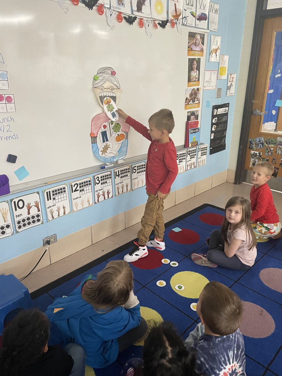 NalborczykK's tweet photo. Fun sequencing activity with The Old Lady who Swallowed Some Leaves! 🍂 https://t.co/sJZT3xBMST
