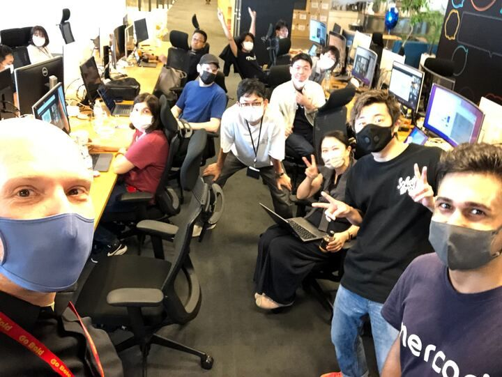 mercari_team's tweet photo. 📢LinkedInリレー企画「“Your Choice” Employee Stories」
最終回はSecurity EngineeringチームのSimonさんです👏オフィスワークを主軸とするSimonさんが考えるYOUR CHOICEの魅力とは？
https://t.co/eglPudxajc https://t.co/NYsdxcUcoO