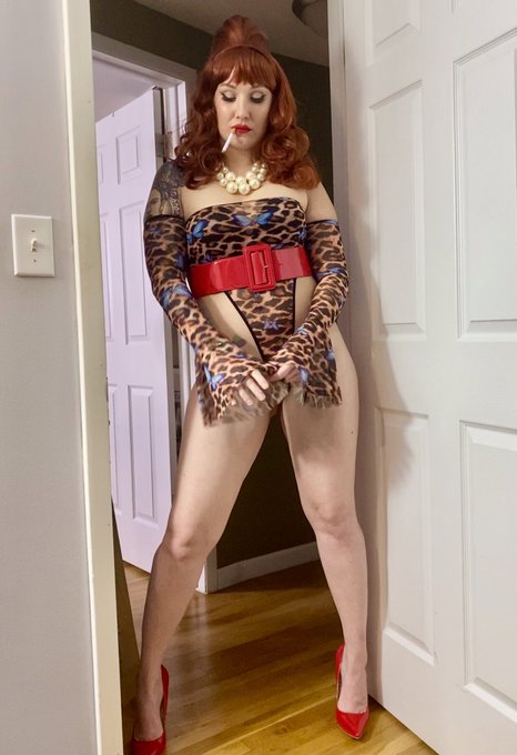 Okay, I had way more fun as Peggy Bundy than I thought I would. 😅 And we&rsquo;re almost halfway to our next<a href="/tag/hotgirltwitch"class="tags"><span>#hotgirltwitch</span></a>