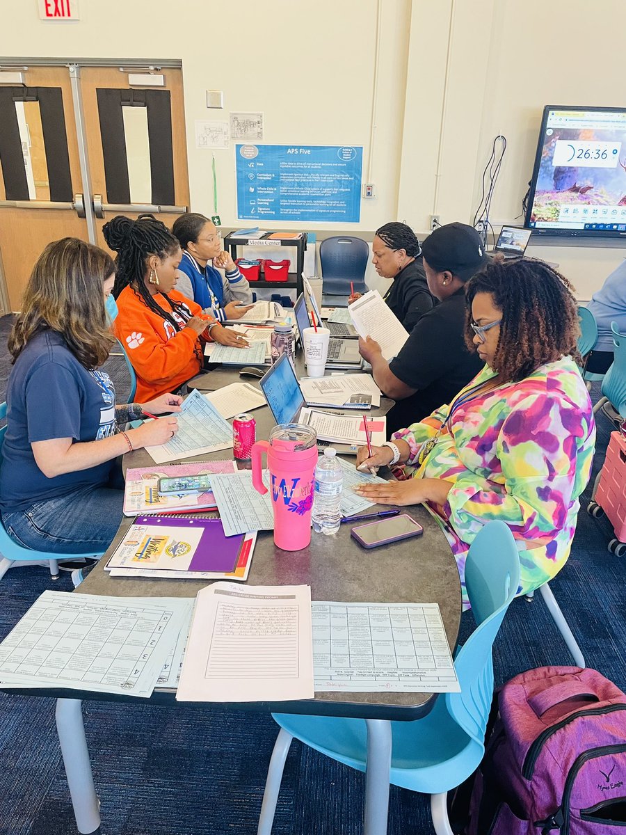 lexology00's tweet photo. Team Humphries working ⚙️ TOGETHER to Collaboratively Score Student Writing ✍🏾 Samples. Simple, but essential📈. #wewriteeveryday #buildingawritingculture #writingPLC @APSHumphriesES @APSAcademics @DrSpurley https://t.co/a8Z5QTcI9l