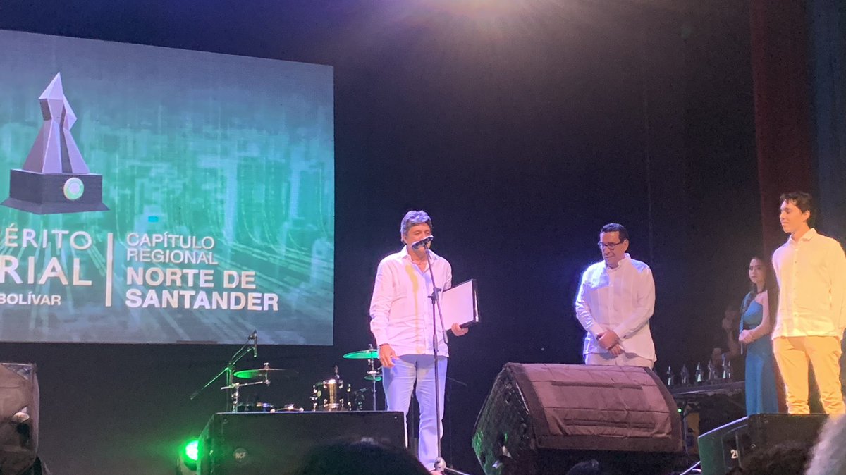 FranciscoUnda's tweet photo. Premio al mérito empresarial Universidad Simón Bolívar categoría Sostenibilidad empresarial: 

@Palnorte5 

Mauricio Vargas, gerente de Palnorte: 

“es un premio a la Palmicultura y a las oportunidades del Catatumbo”

#MéritoEmpresarialUnisimon https://t.co/LoECVqlhO3