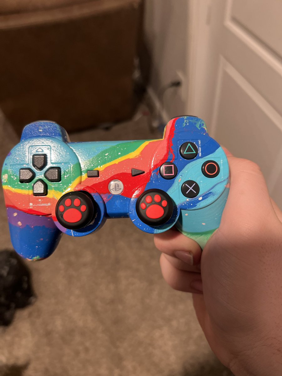 Redeyesluster_'s tweet photo. Furry pride controller Yee https://t.co/DxOUTWERJ4