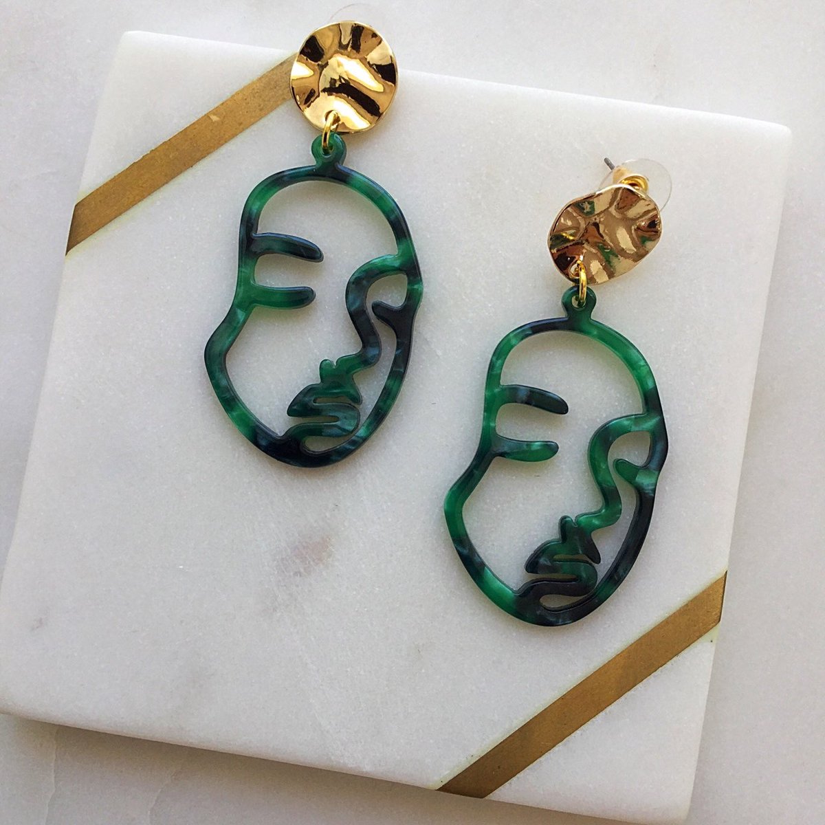 HandmadeJanelle's tweet photo. Excited to share this item from my #etsy shop: Emerald Green Acetate Abstract Face Gold Studs Dangle Handmade Earrings - Gold Earrings - Gifts for Her - Picasso Face - Abstract Face https://t.co/NBVo0VJZux
#earrings #faceearrings #handmade #etsy #dangleearring https://t.co/hCL6yWgLPH