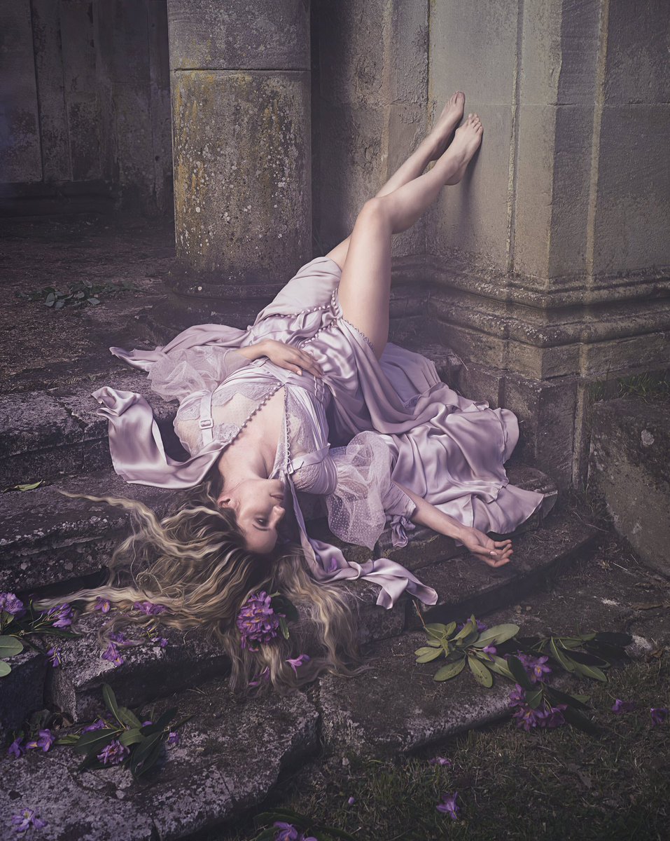 swiftshoax's tweet photo. guys if you’re sad just remember Dianna Agron’s Romeo and Juliet photoshoot https://t.co/PAsMuhsxw3