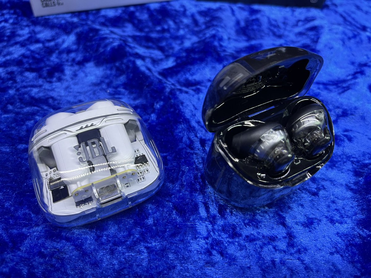 yodobashi_yoko's tweet photo. 【JBL新作ワイヤレスイヤホン】
#JBL「#TuneFlex」の予約を開始しました‼️　　
インナーイヤー型やカナル型にお好みで変更できるようになっており、JBL初の2way仕様になっております🎶
#ヨドバシ横浜 4Fイヤホンコーナーにて、発売に先駆け先行試聴可能。ぜひご来店ください‼️
https://t.co/hqbgNUNgA0 https://t.co/EHIXBaaZMF