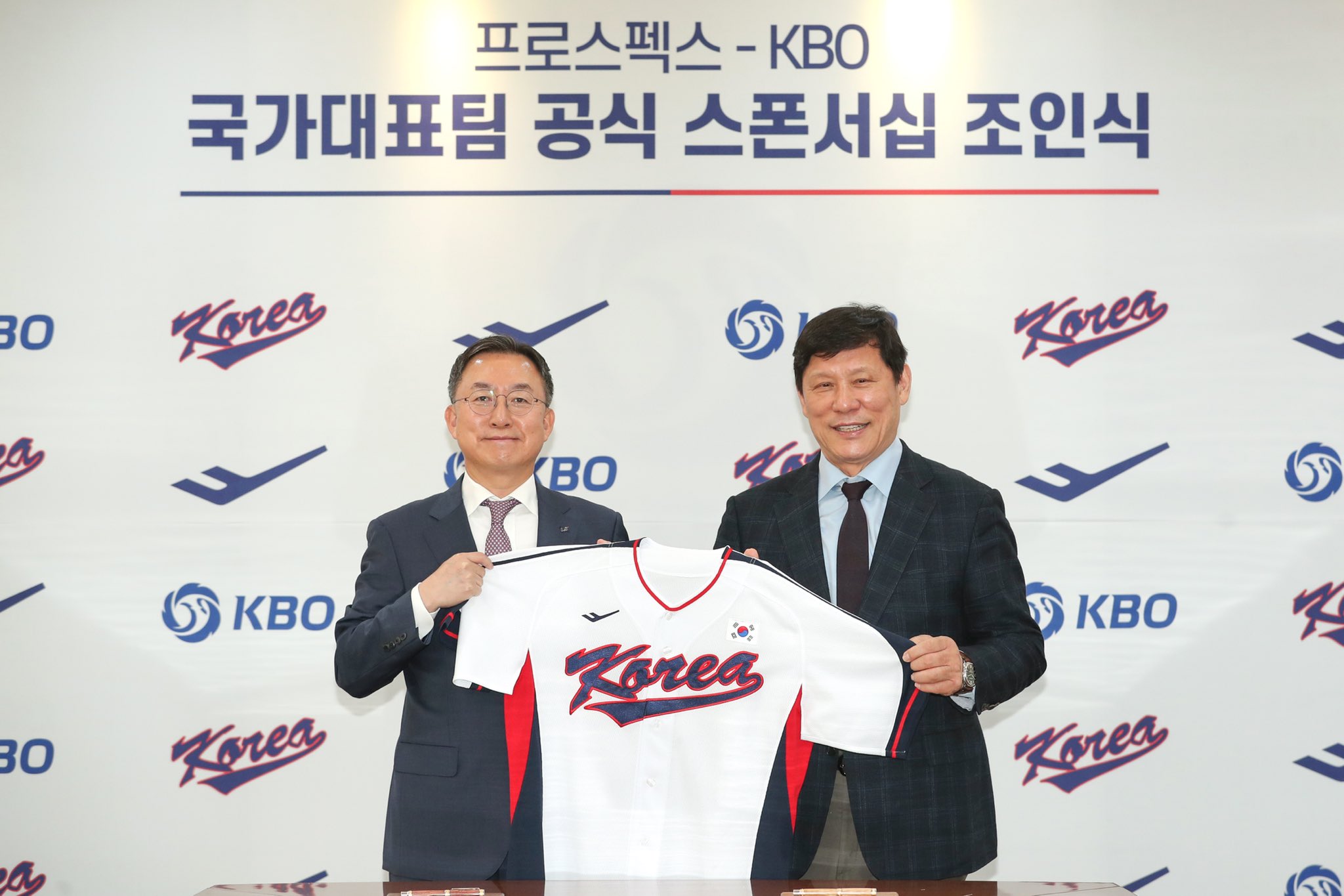 [分享] 韓國隊發表新球衣