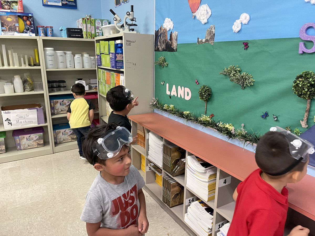 Pre-K had some great STEAM time today making rain in a bottle sensory bottles, using their PPE and visiting the science lab on our campus. New bottles being made tomorrow - more hands on! #DawsonShines #CCISDproud #mrsgslittleducks <a href="/ALavigne1108/">Amy Lavigne</a> <a href="/CCISD/">CCISD</a> <a href="/KimEllis23/">Kimberly Ellis</a>