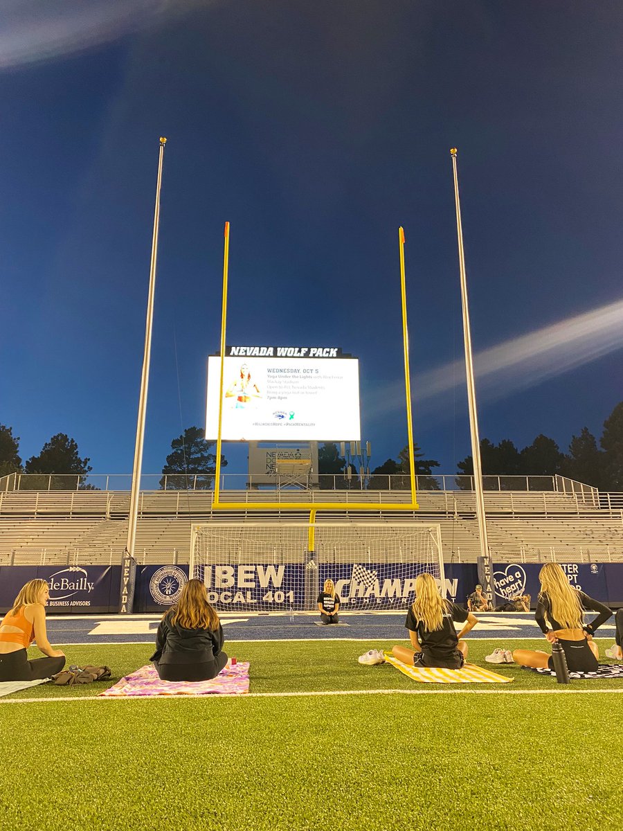 Pack_Academics's tweet photo. Ending day 3️⃣ of College Football Mental Health Week with some relaxing &amp; rejuvenating yoga under the lights! 
•
•
•
#PackMentality #MentalHealthMatters 🧘‍♀️✨🏟 https://t.co/eYqKtASzPk