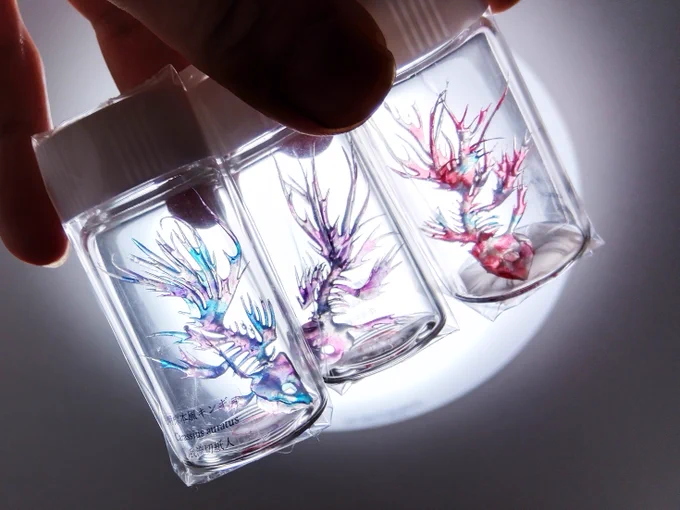 たくさんのRT&ありがとうございます次のイベントは10月9日・10日(日&月祝)#アクアリウム東京 です<゜)))彡オクダイラユウユウさんと合同出展です!透明骨格標本風の瓶&チャーム作品を中心に最近のツイート作品の大半を並べます 