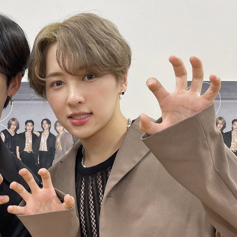 emokingjunji's tweet photo. Look peachy blush boy https://t.co/uJlP5tUwYV