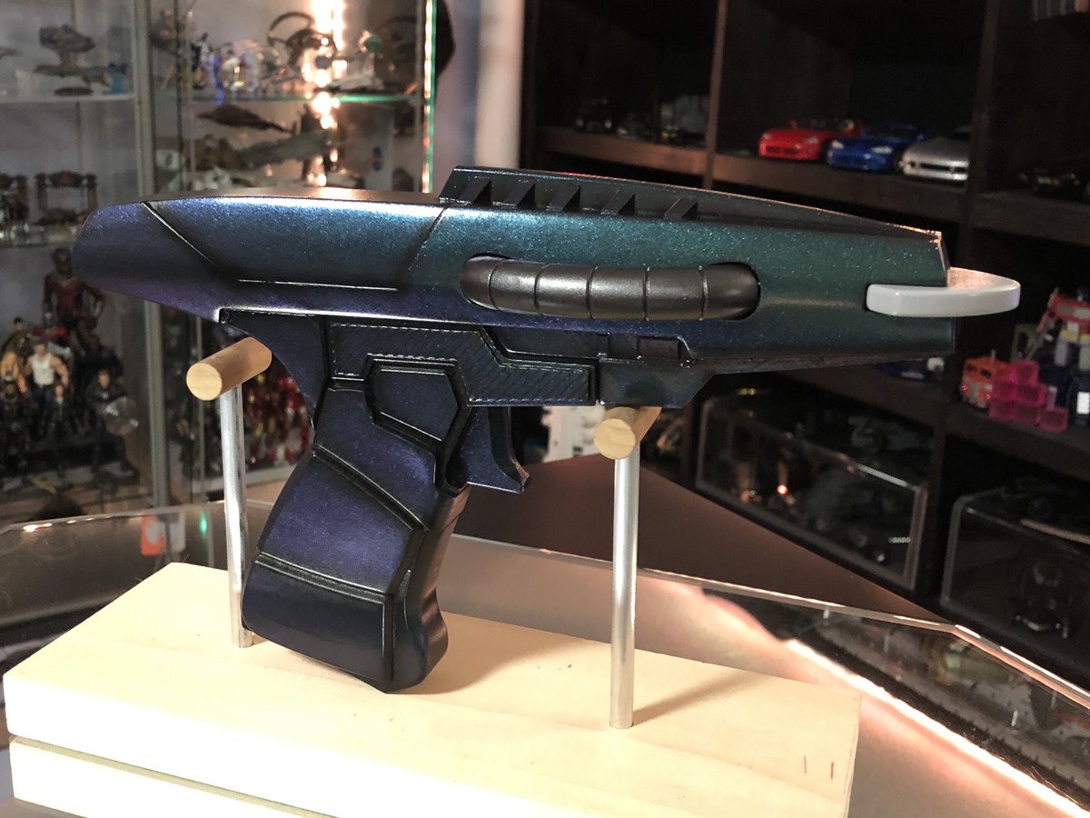 GeekToyLove's tweet photo. Finished up the Xindi phaser #commission. My photos DO NOT a do this justice, the color shift paint is mesmerizing. Shipping out to the Beta Quadrant soon
#2022Commissions #GeekDen https://t.co/EqxQpqacT8