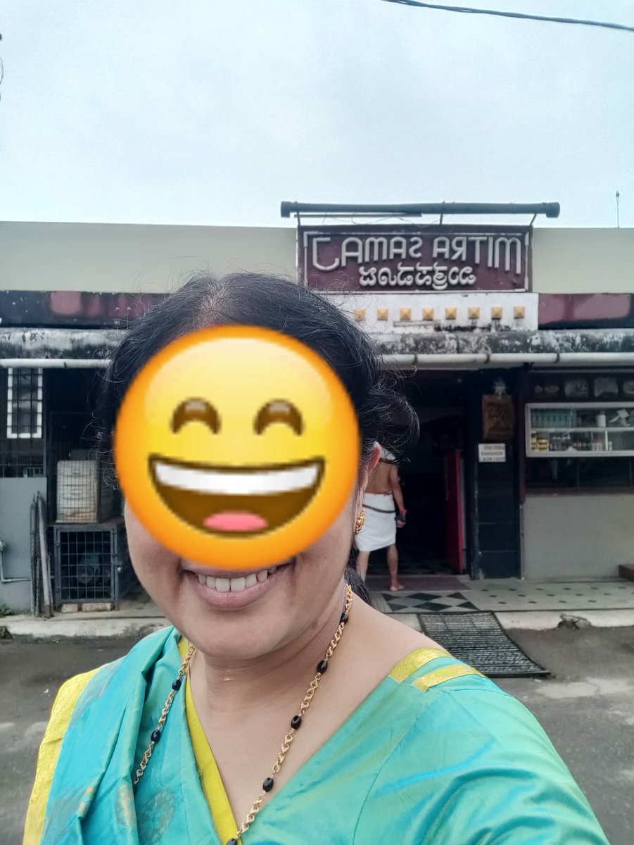 reader_wanderer's tweet image. After temple visit, mandatory visit to #MitraSamaj.
Biskut rotti and upma. Idli vada n coffee pic missing 😭