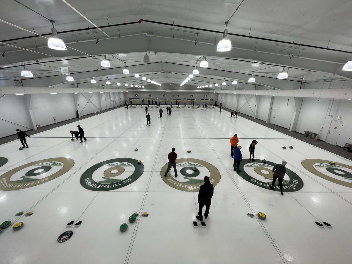 League curling is back, y’all! ❤️🥌