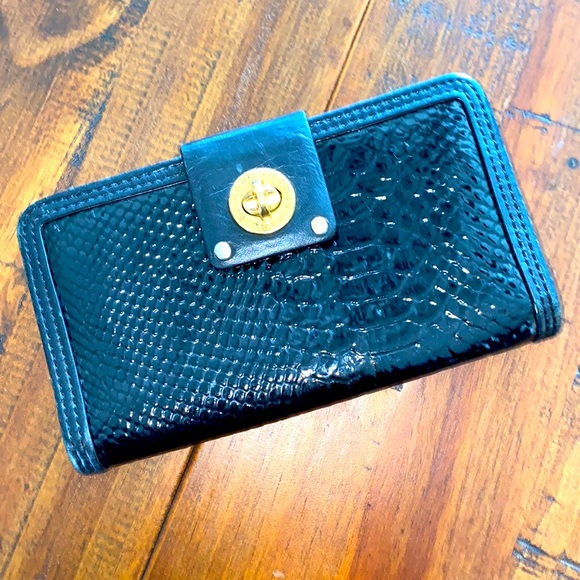 janikk_1's tweet photo. So good I had to share! Check out all the items I'm loving on @Poshmarkapp from @cexley425 #poshmark #fashion #style #shopmycloset #tommybahama #marcbymarcjacobs #oldnavy: https://t.co/5H27tXwphl https://t.co/vgUfiOSpyd