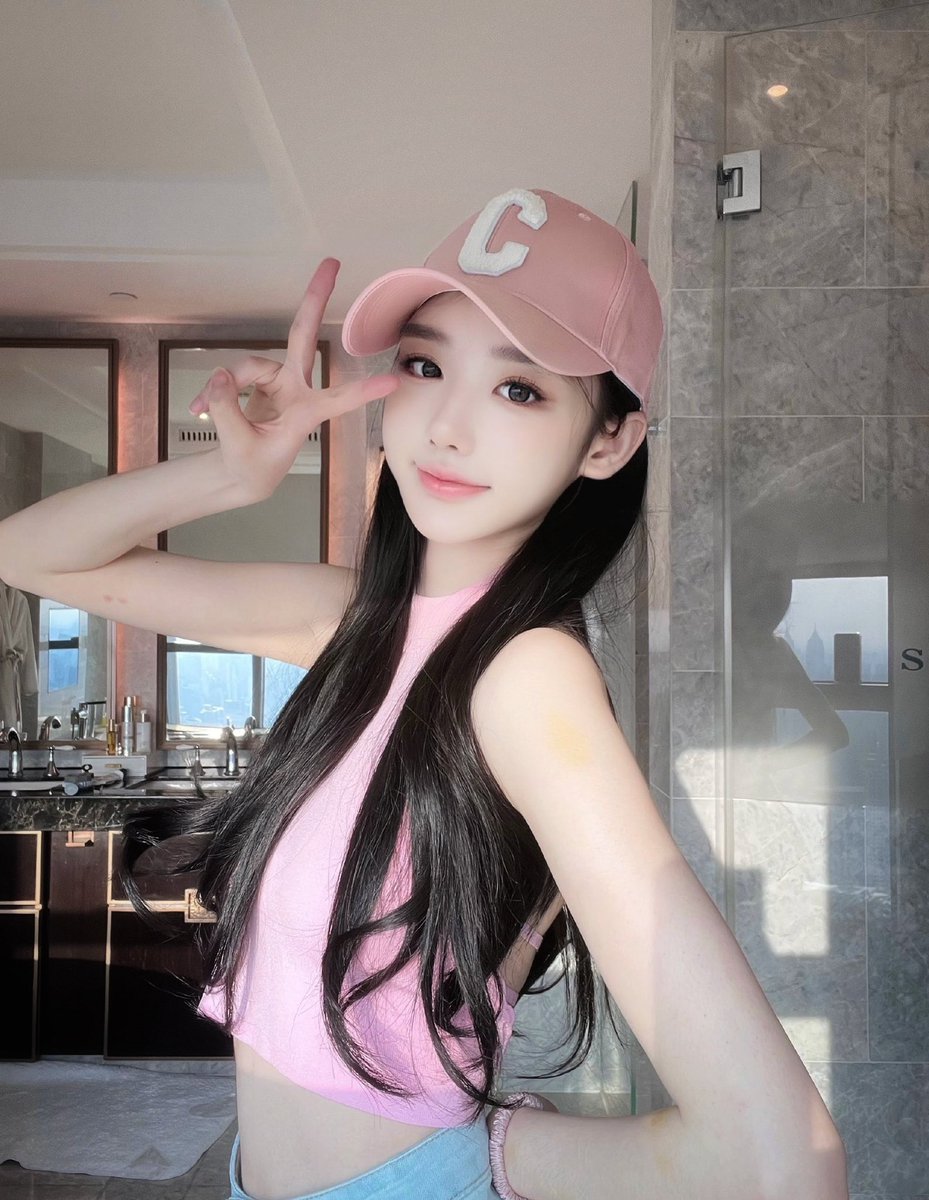 litingamber's tweet photo. 狗奴都有藏在心里的一个跟崇拜女神的终点，就如人结婚成家一样的目标，只是这个是被女神玩成什么样的下场

有贱狗说他终点是被我玩到倾家荡产，然后在我手下无情阉割后装在我跟姐妹们的舞蹈室马桶下，直到吃不动了就死在我们的屎尿里

贱狗们心里最清楚这终点

#女s
#女性崇拜 
#femdom
#toiletslave https://t.co/bwBOeLaEoV