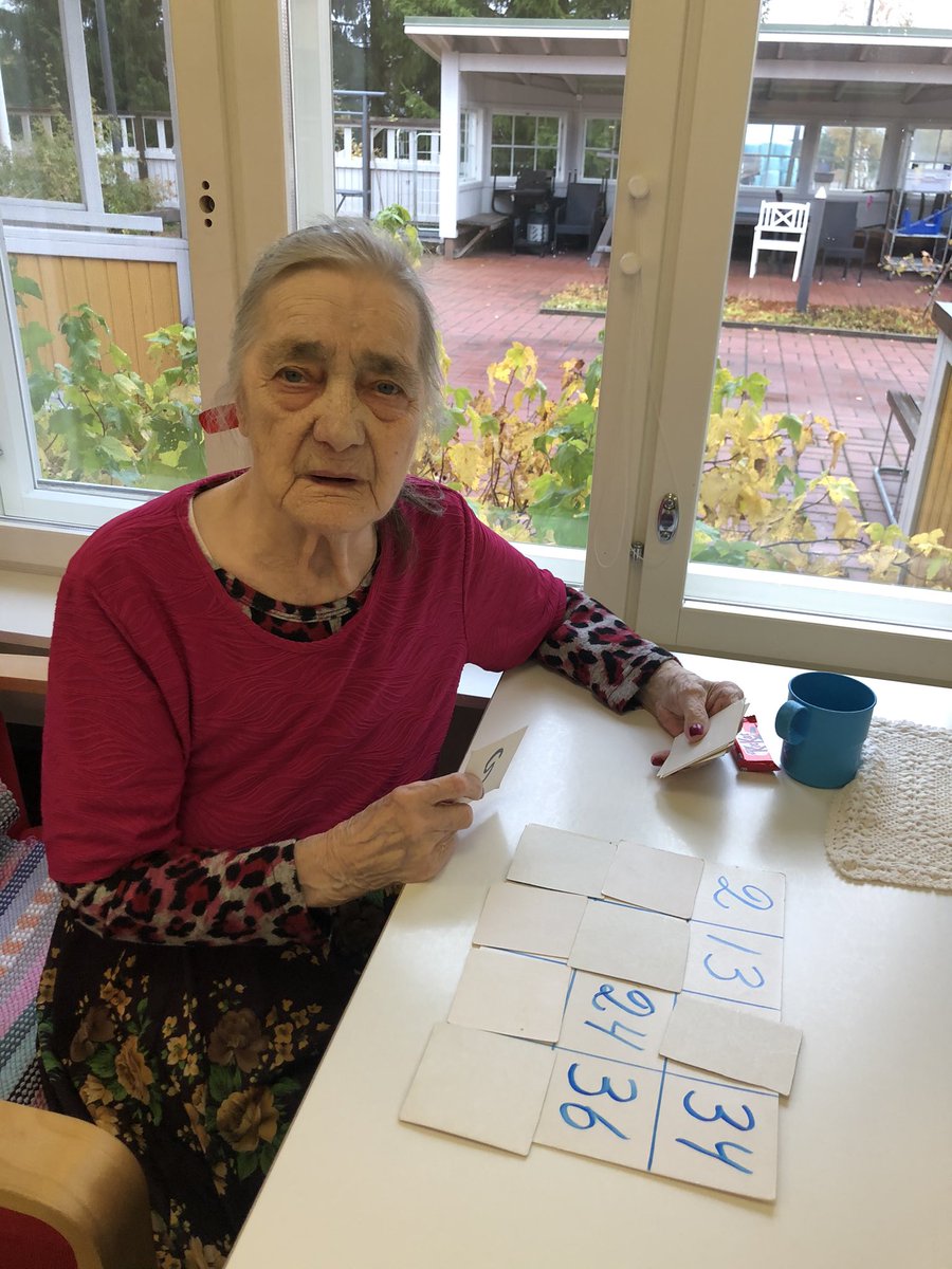 korpela_tiina's tweet photo. Bingo-emäntä Paula tuli ilahduttamaan vanhuksia❤️ #Nikula #ikaalinen #tehostettupalveluasuminen #vtkl #iloaelämään #vapaaehtoisystävyys https://t.co/dUWuZcesaM