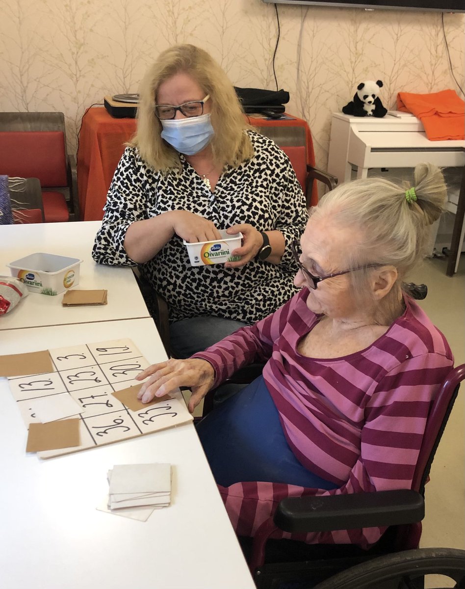 korpela_tiina's tweet photo. Bingo-emäntä Paula tuli ilahduttamaan vanhuksia❤️ #Nikula #ikaalinen #tehostettupalveluasuminen #vtkl #iloaelämään #vapaaehtoisystävyys https://t.co/dUWuZcesaM