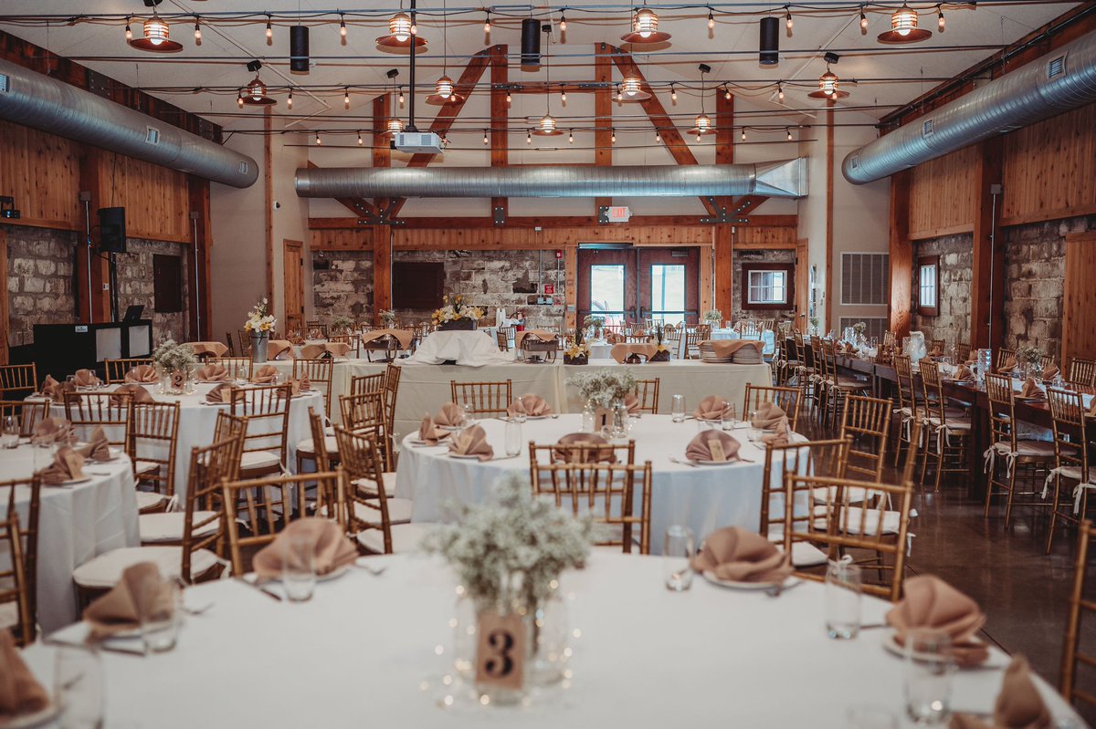 Hprohaszka's tweet photo. Loved our wedding venue ✨ https://t.co/yAxJCObDeQ