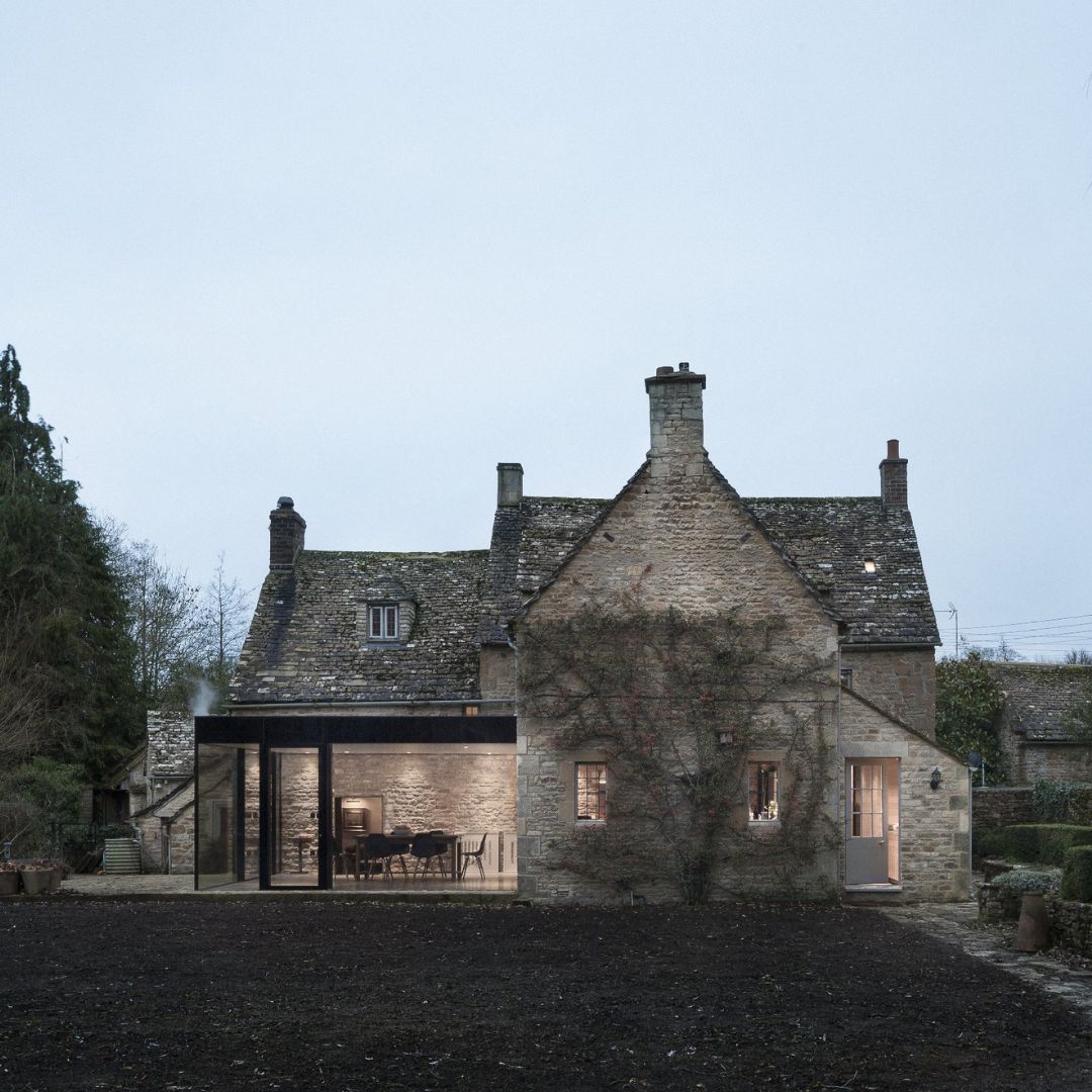 minimalwindowUK's tweet photo. The #newkitchen with the #glassextension built with #highperformanceglazing. Pairing #structuralglazing with a #slimpivotdoor and #slidingglassdoor increase the daylight in the internal space while creating accesses trough garden.​

Go to the case study>>>https://t.co/Q9K7o4jaQ7 https://t.co/mLiBj1WNpA