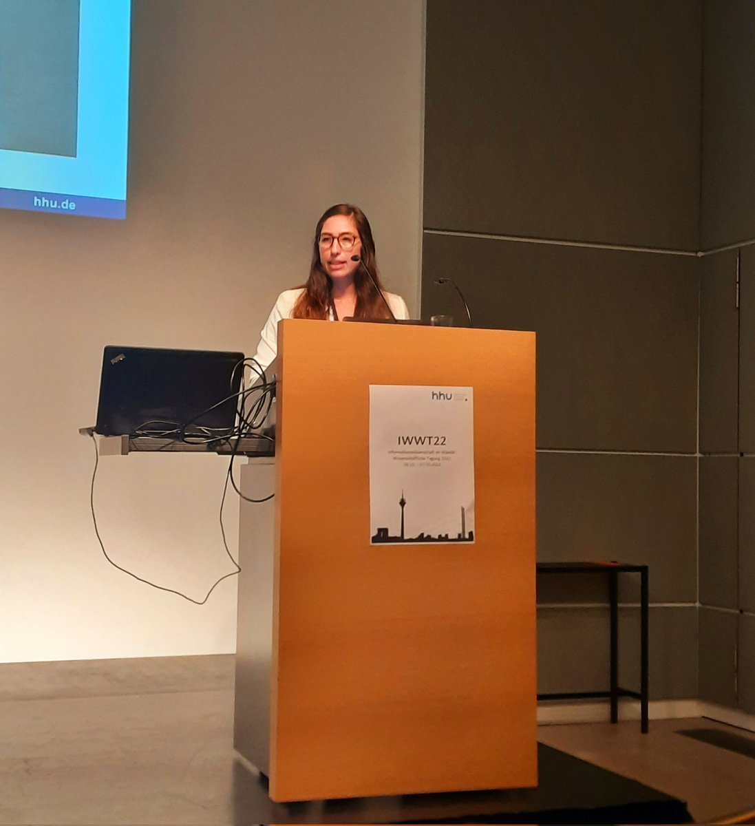 Ulrike Wuttke 🇺🇦 (@uwuttke@fedihum.org) (@uwuttke) on Twitter photo Los geht's Dr. <a href="/Aylinnchen/">Aylin Imeri (Ilhan)</a> eröffnet die #iwwt22. Freue mich sehr auf den Austausch mit den Kolleg*innen der #Informationswissenschaften und die Ehre die @FHPotsdam hier in Düsseldorf zu vertreten 💐 Los geht's Dr. <a href="/Aylinnchen/">Aylin Imeri (Ilhan)</a> eröffnet die #iwwt22. Freue mich sehr auf den Austausch mit den Kolleg*innen der #Informationswissenschaften und die Ehre die @FHPotsdam hier in Düsseldorf zu vertreten 💐