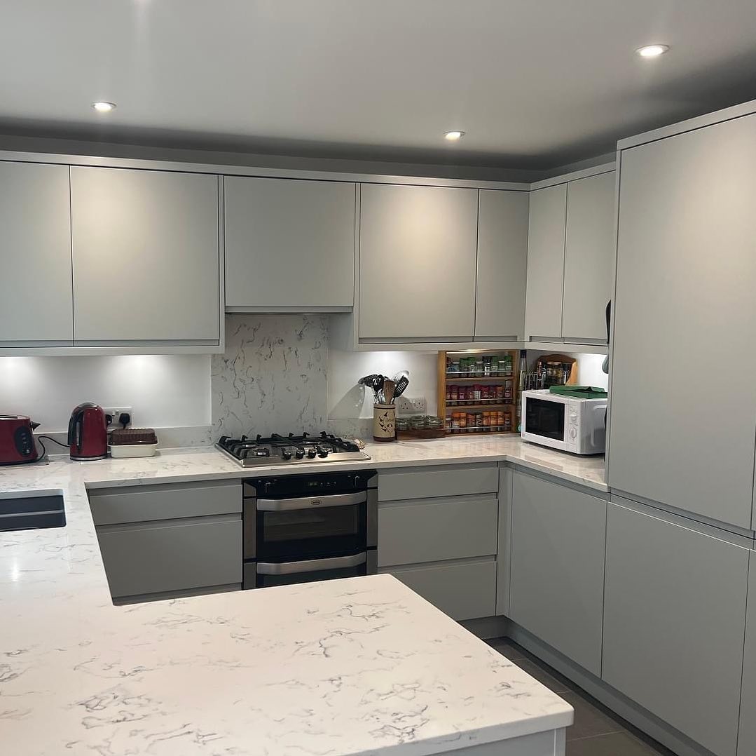Kensingtonscott's tweet photo. Another one of our recent projects, with an elegant handleless finish 😍 Start planning your dream home kitchen with Kensington Scott today. https://t.co/oBcs8k4VHj