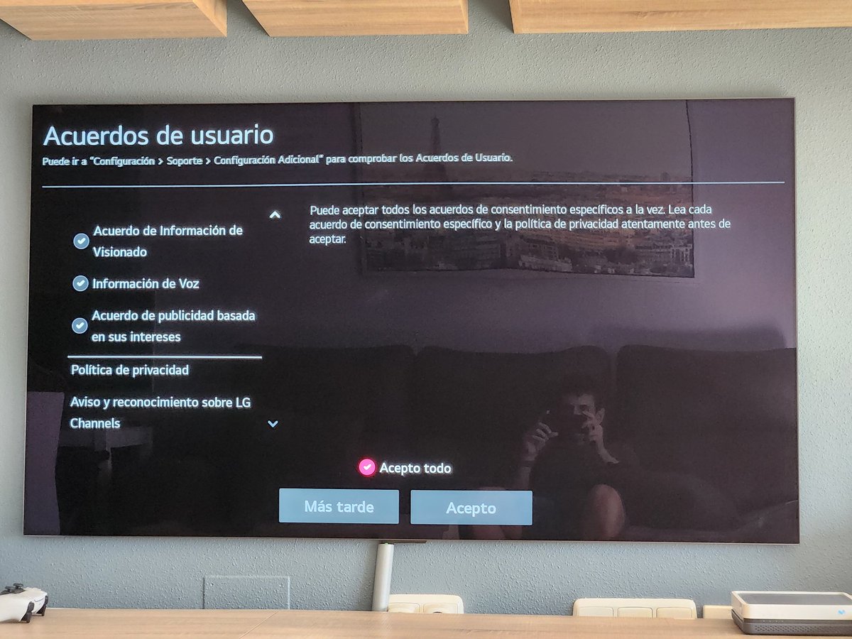 elrincondechina's tweet photo. Me parece absurdo que si no aceptas los nuevos términos de @lgespana #lg no puedas usar ninguna aplicación, compartir info del móvil... Solo ver la tele "normal". Muy mal LG. Solo si aceptas te deja usar YouTube, netflix... Tengo que aceptar sí o sí, vaya! https://t.co/9ybv2xkcJF