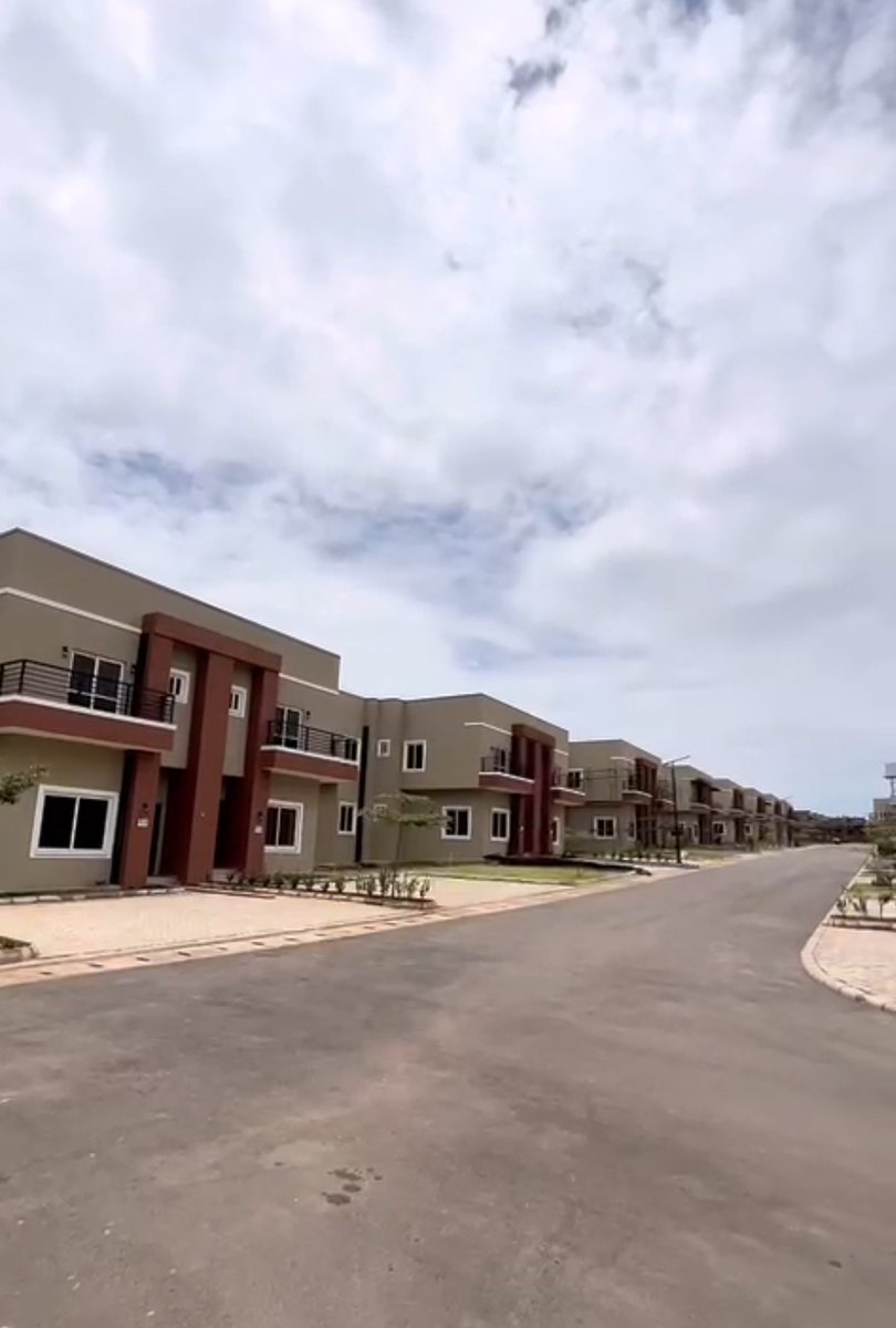 1metro_santiago's tweet photo. For Saleπ°
*Exquisitely finished 4bedroom Semi detached duplex.
* π Located in Lokogoma, Abuja
* Asking: N47,000,000
Please DM for details and enquiries.
Igbo Deborah CONUA ASUU Naira Marley 18 Governors Twitter #Abujatwittercomunity Tinubu Lagos @Abuja_Facts @AbujaPropertyTM https://t.co/haxUF65o9V