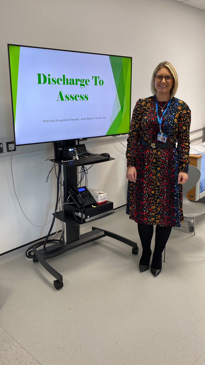 Pleased to Welcome Hollie from @OtUlht to talk to our students about assessment and clinical reasoning in the Discharge To Assess team @SaraBlackbourn