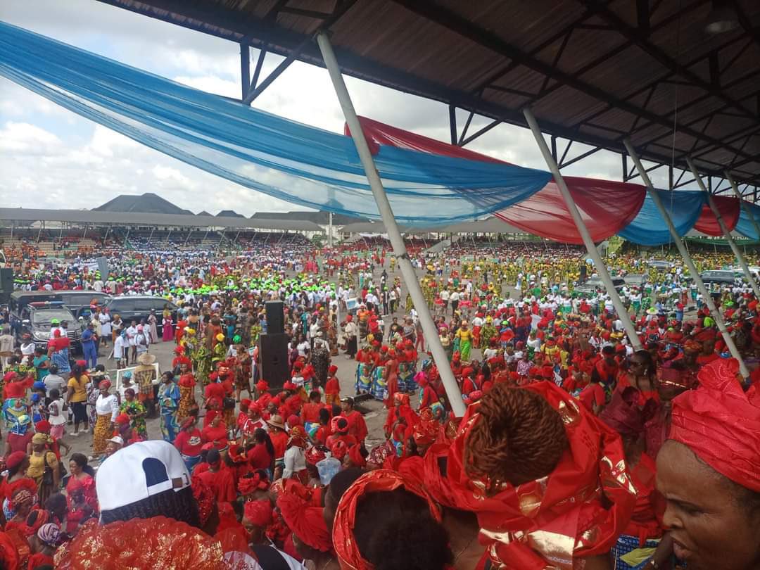 Their mothers rally for Tinubu in the heart of the Southeast. And it is a good thing. It shows that the tribal politics Obidients are playing will not work. And please try to accept that other people can support other candidates other than Obi, without being paid!

#TableShaker