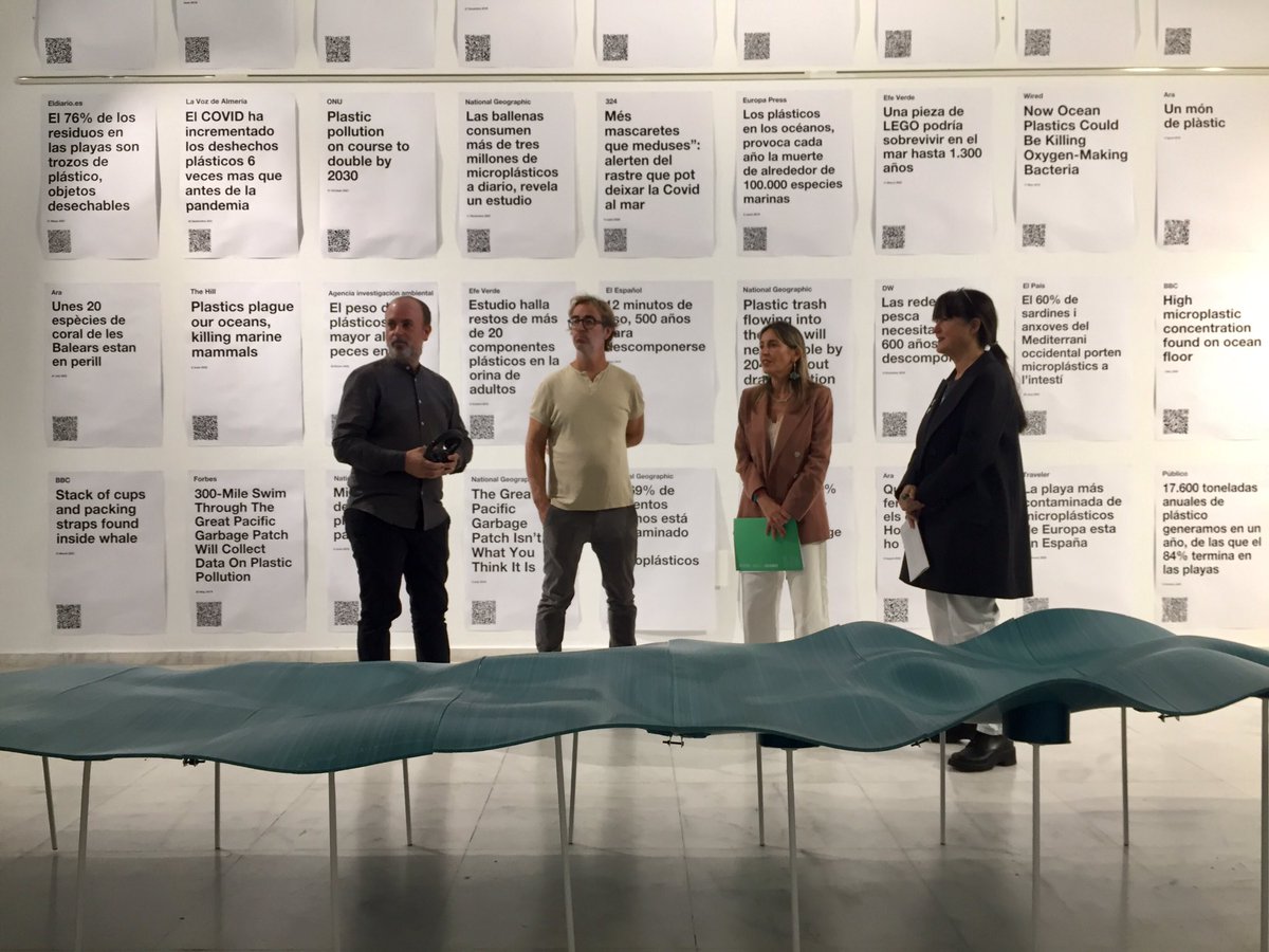 vlcinnovation's tweet photo. EXPO | Presenten la mostra a la premsa: @marta_chillaron directora de Las Naves, @xavicalvo director de @WDCValencia2022 i els artistes de #beyondtheplasticwave @TallerProyectos i @hector_serrano_ https://t.co/wWtL3xvgX4