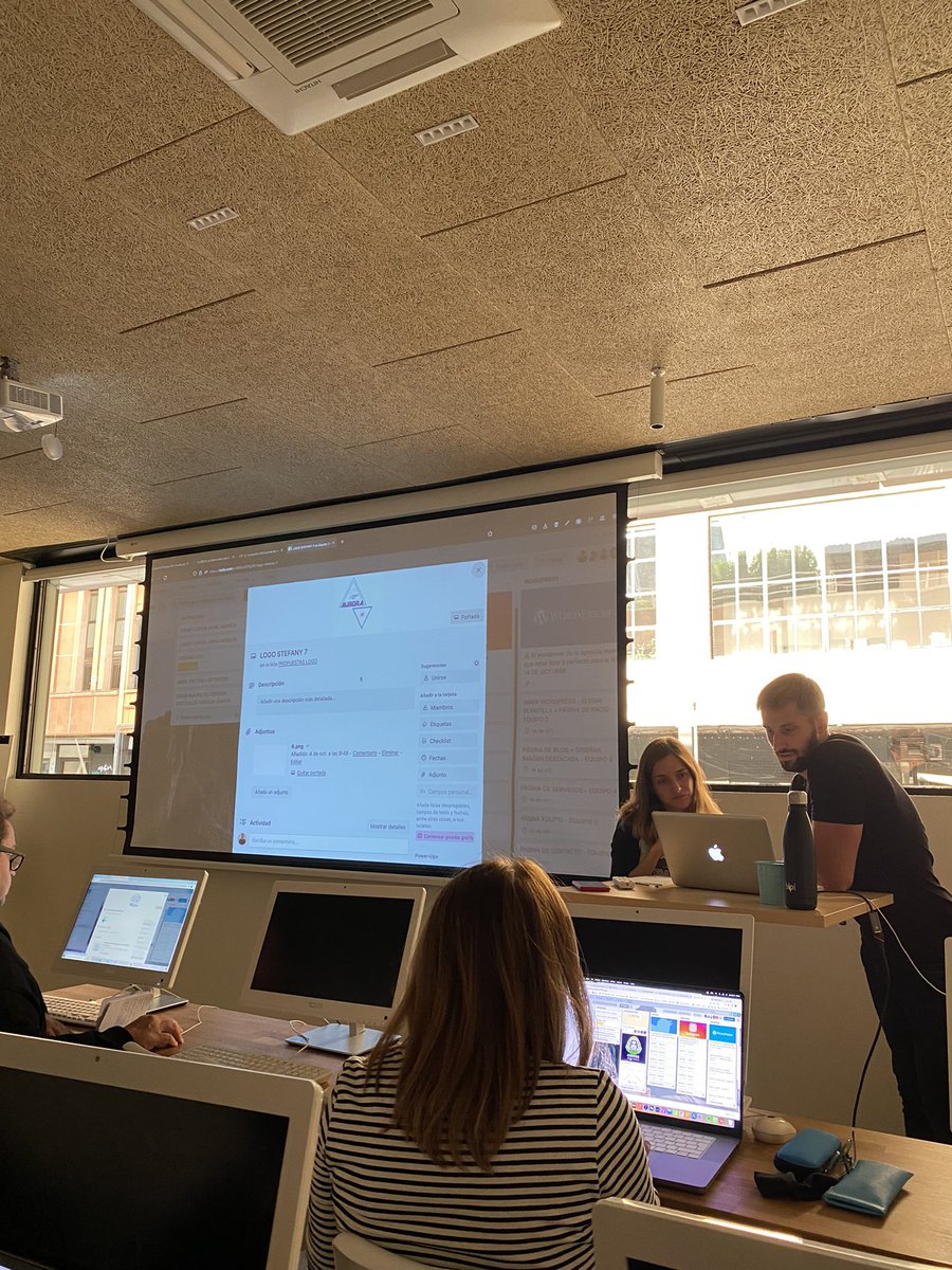 PabloRicoMKT's tweet photo. Segundo día de la semana en @aulaCM con @jordisanildefon, eligiendo el logo de nuestra futura agencia de marketing 🚀 #equipo241 https://t.co/dlFX28vYBx