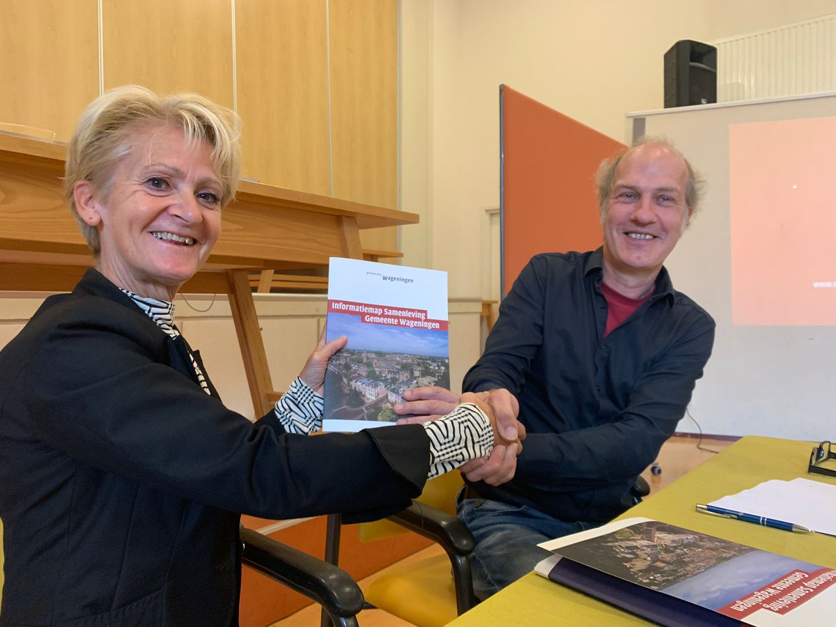 Yes! De overeenkomst met de gemeente is gisteren getekend door @GVVulpen  en @esthervdzee . <a href="/Gem_Wageningen/">Gemeente Wageningen</a>  gaat opnieuw voor minimaal 5 jaar de samenwerking aan met <a href="/Welsaam1/">Welsaam</a> . 🥂🍾