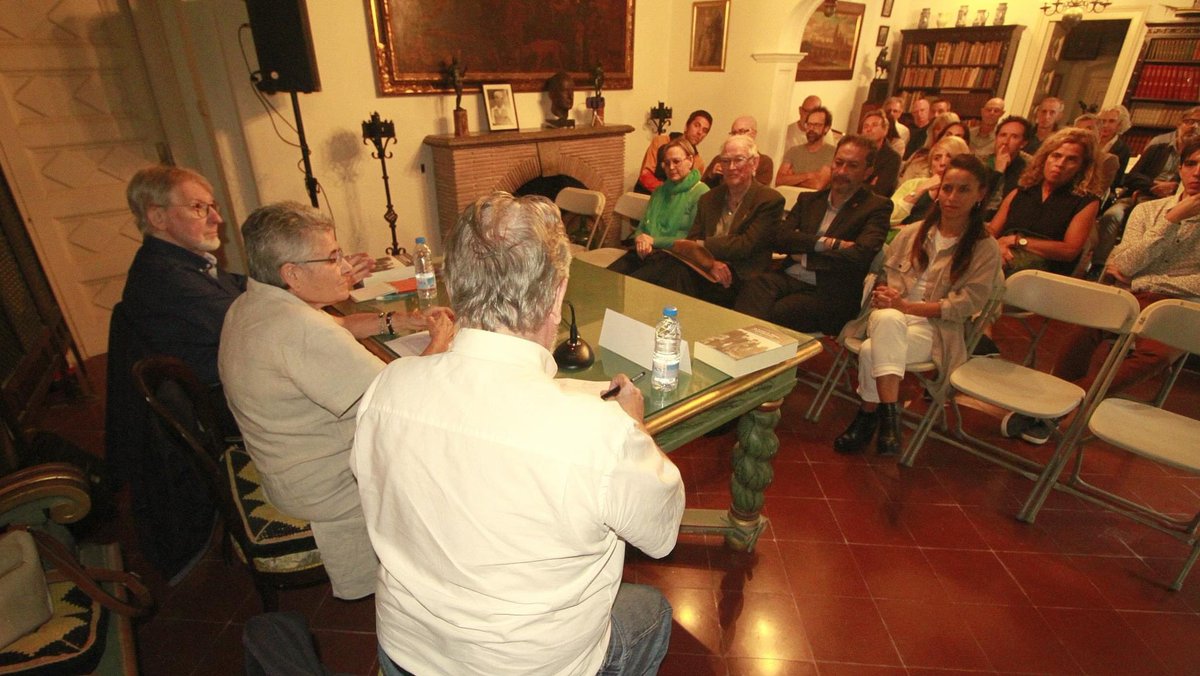 Blanes_cat's tweet photo. Notícia: Presentst #DelaMardeBlanesalOceàPlanetari amb la correspondència entre #RamonMargalef i #CarlFaust Els autors són #MariaElvira i #JosepMCamarasa i el llibre tracta sobre la relació entre el científic català i el fundador @MarimurtraJardi
https://t.co/PkqzUMzuOv https://t.co/MNwebzyWuZ