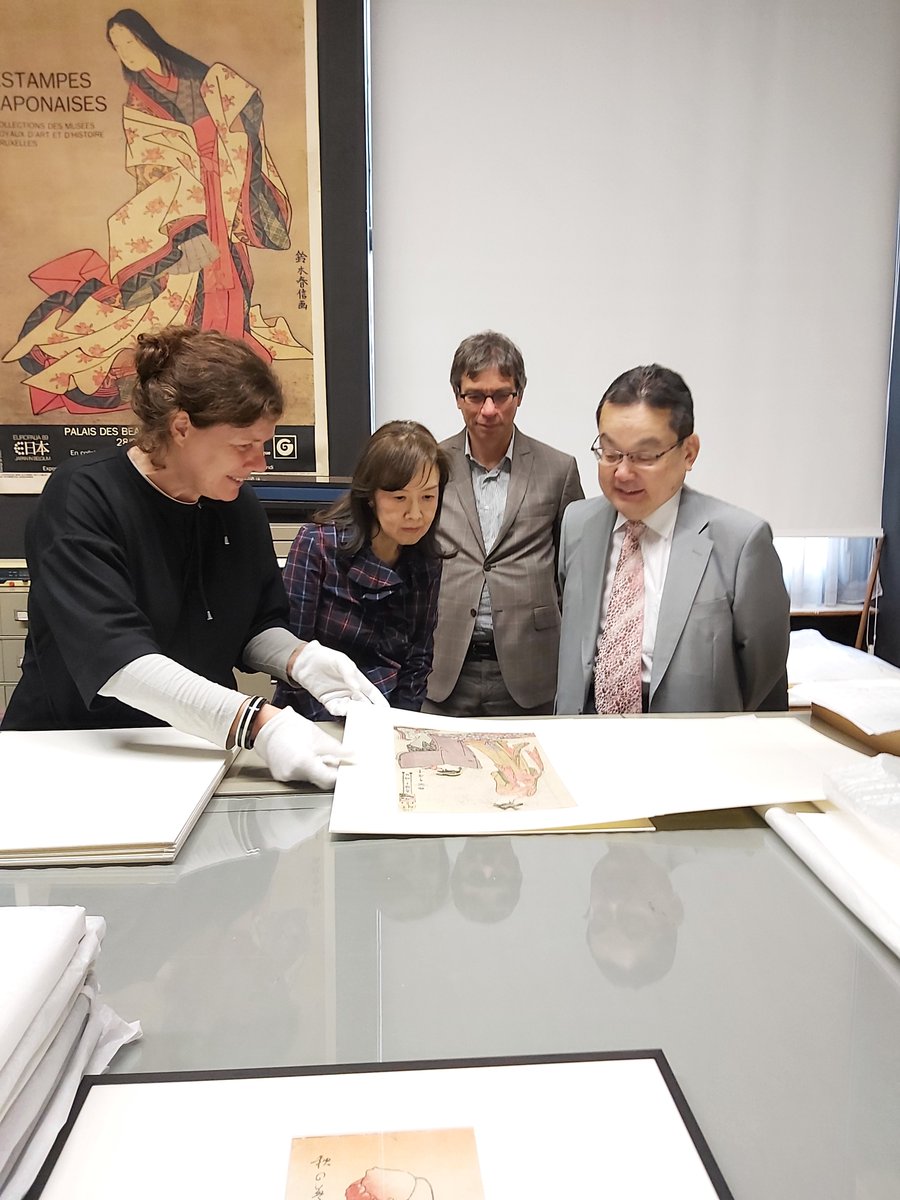 On October 4, 2022, a week before the opening of our exhibition 'Shin Hanga', the Japanese ambassador to Belgium @ambshimokawa and his wife Mrs. Shimokawa come to look at some of the selected works and top works from the collection of Ukiyo-e prints of the Art & History Museum.